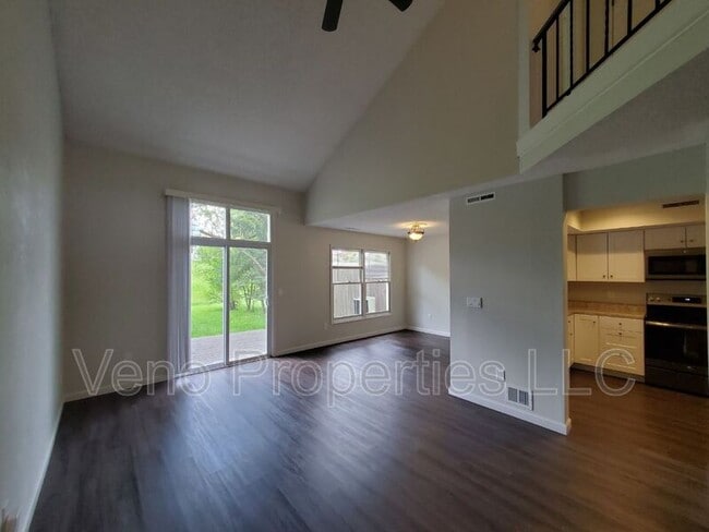 Building Photo - 66 Plaza Ave