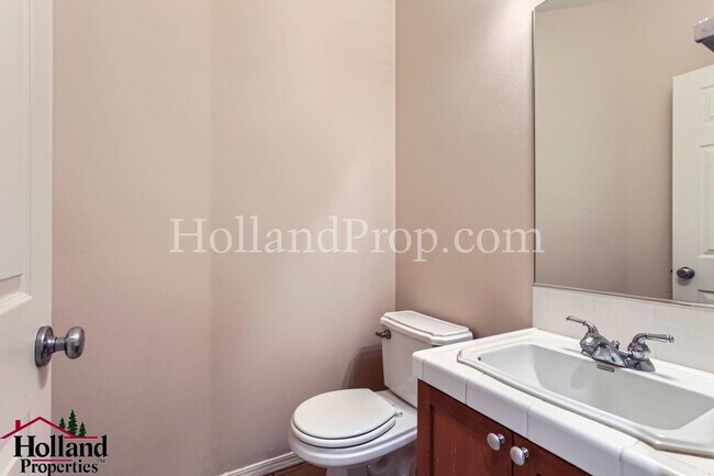 Building Photo - Spacious 4-Bedroom Home in Orenco Gardens ...