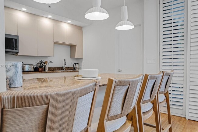 Building Photo - 725 Crandon Blvd