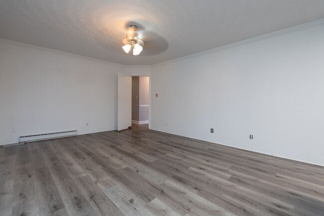 Building Photo - MOVE IN READY 4 Bedroom in Western Branch!