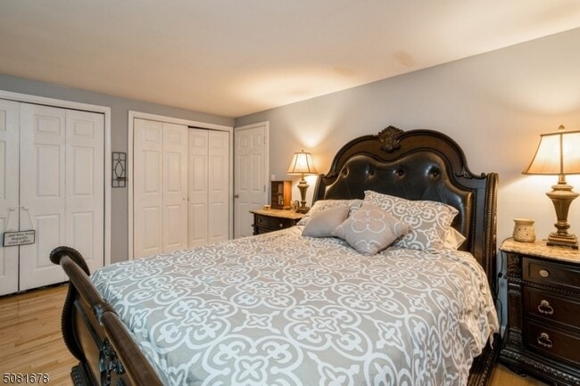 Building Photo - 42 Warren St