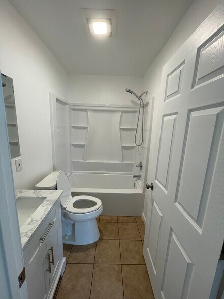 Building Photo - 1030 E 46th St