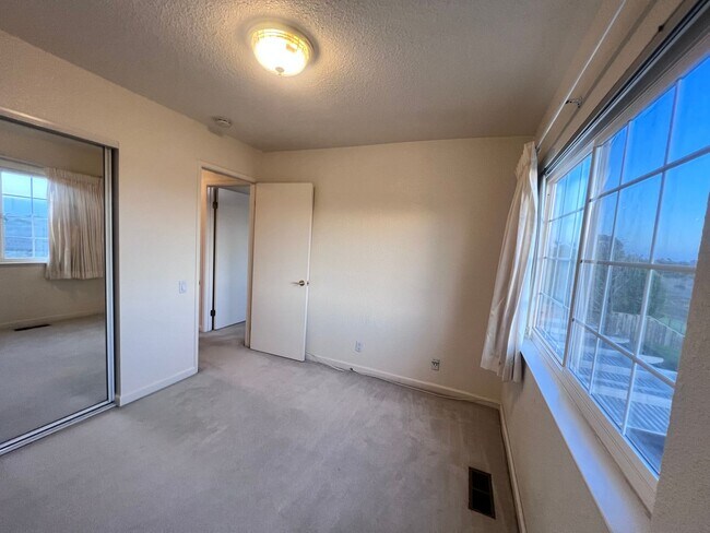 Building Photo - $500 OFF FIRST MONTH'S RENT!!!  BEAUTIFUL TWO LEVEL 3BD/3BA HOME AVAILABLE IN NEWARK, CA !!!!!!