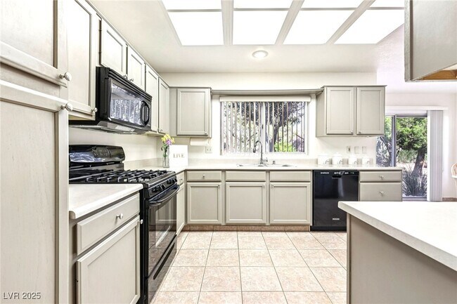 Building Photo - 3013 Sungold Dr