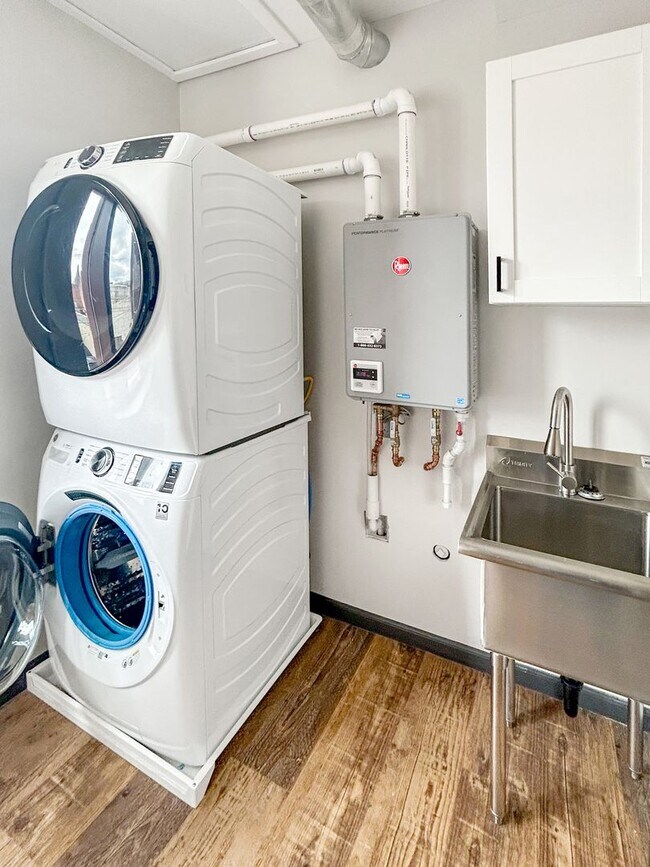 Building Photo - 101 E Lincoln Ave