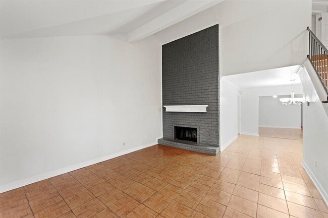 Building Photo - 5715 Easthampton Dr