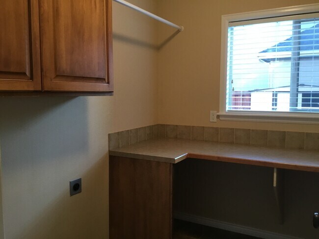 Building Photo - 680 E Havasupai St