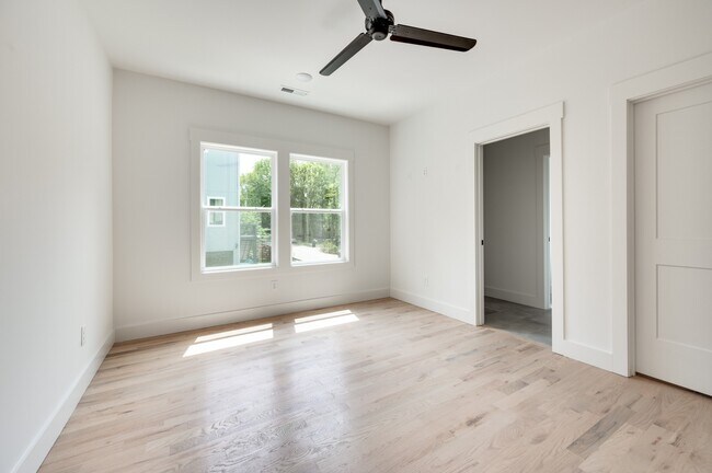 Building Photo - 2430 Little Ave