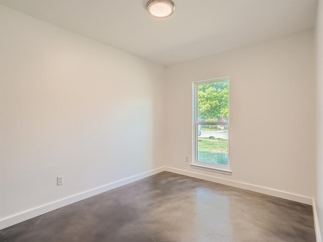 Building Photo - 6035 Bluebell Cir