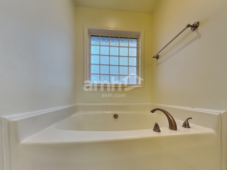 Building Photo - 1630 Brownairs Ln