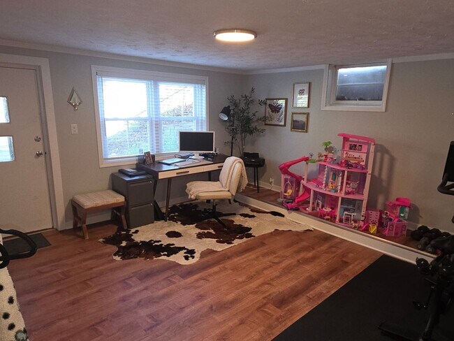 Building Photo - Updated Tosa 2 bedroom townhouse