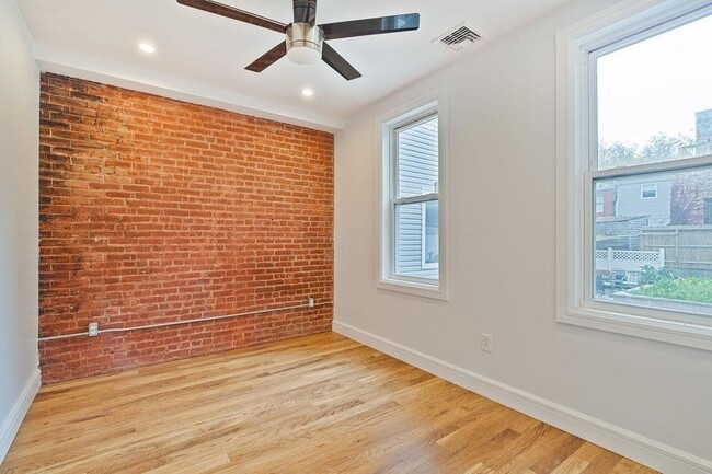 Building Photo - 47 Poplar St