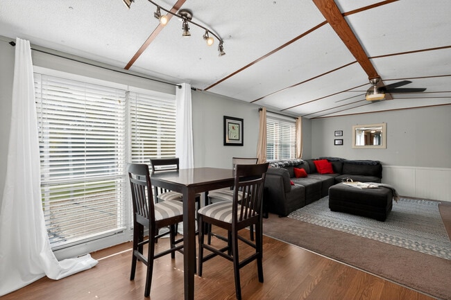 Building Photo - 9166 Porter Rd