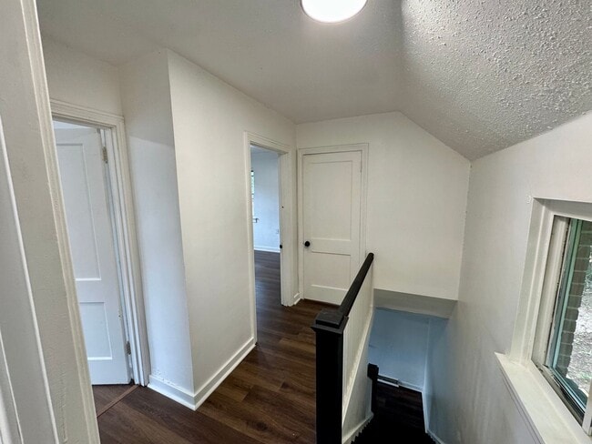 Building Photo - Adorable 2 Bed 1 Bath Home in Brookline W/dedicated office/library space!