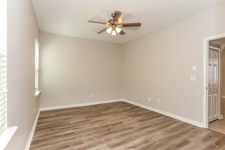 Building Photo - 497 Deercroft Ln