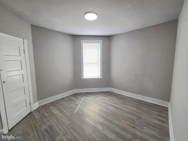 Building Photo - 5552 Addison St