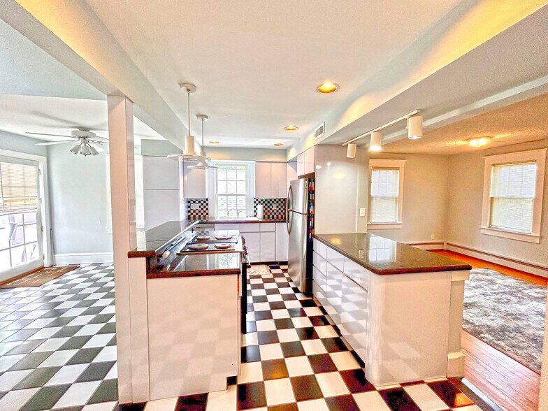Kitchen - 18 Grove St