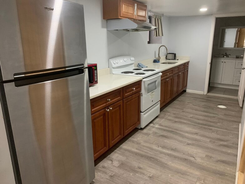 Building Photo - 5632 Beacon St