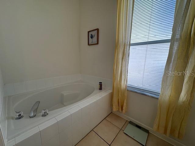 Building Photo - 8212 Fan Palm Way