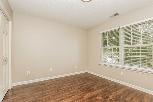 Building Photo - 616 Winthrop Ave
