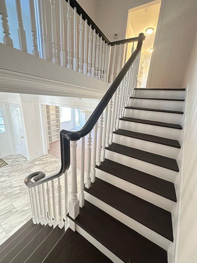 Building Photo - 503 Newport Ave