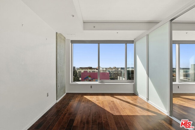 Building Photo - 1155 S Grand Ave