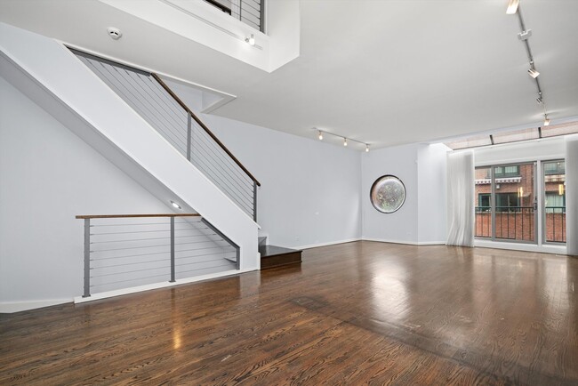Building Photo - 171 W Goethe St