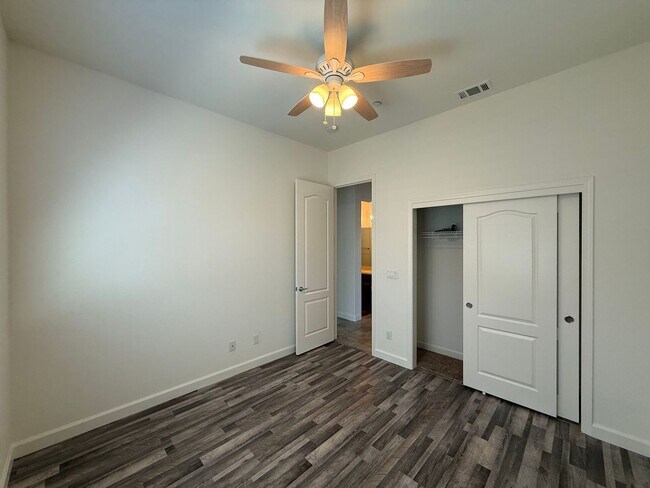 Building Photo - Lake front single story home in gated community!