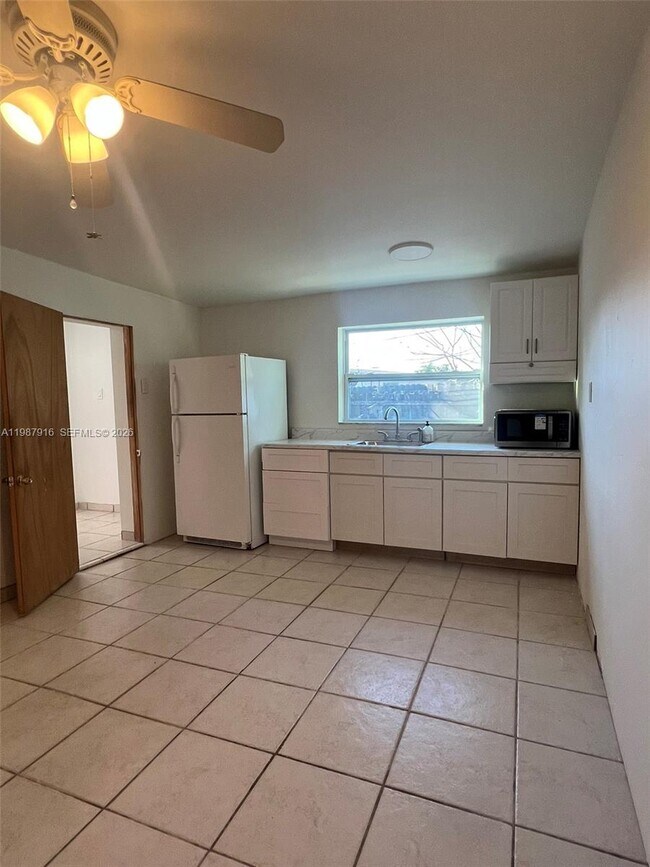 Building Photo - 11500 SW 40th St