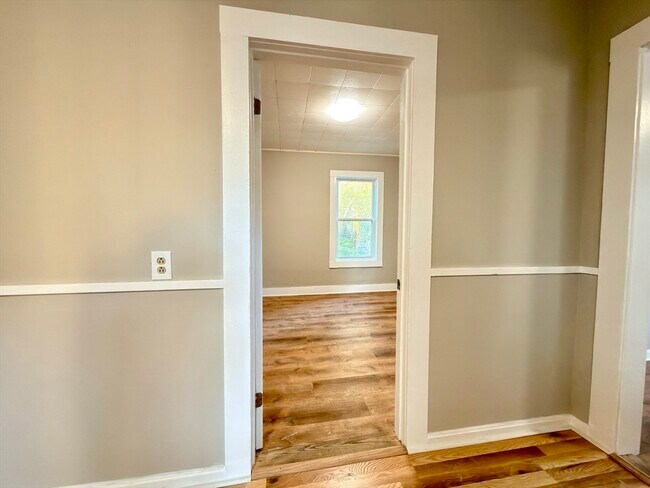 Building Photo - 16 1/2 Winslow St