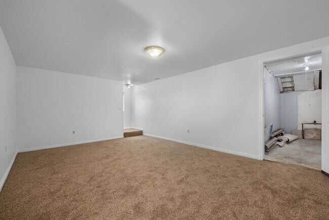 Building Photo - 8566-8568-8568 Wasatch Blvd