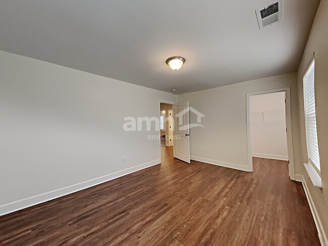 Building Photo - 4513 Tarpon Dr