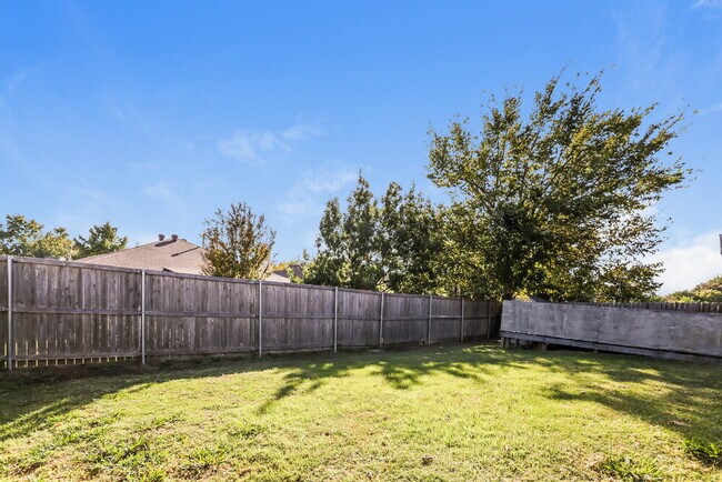 Building Photo - 2804 Hilcroft Ave