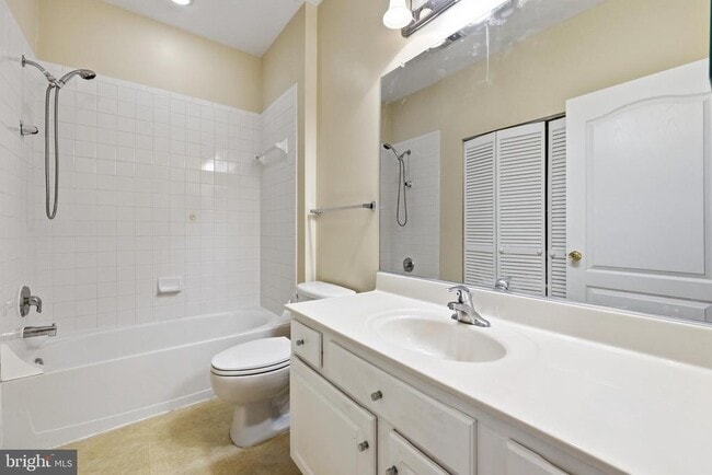 Building Photo - 743 Collington Ct