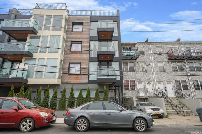 Building Photo - 163 B 96th St