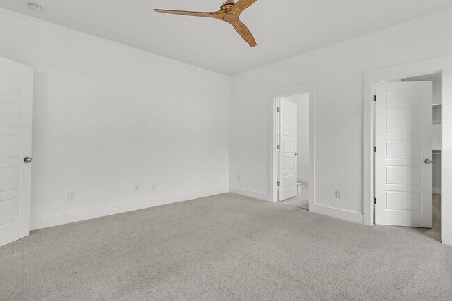 Building Photo - 102 True Blue Lp