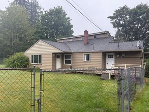 Building Photo - Spacious 3 bed 1 bath Edmonds Home on Large Private Lot! $2850/mo.