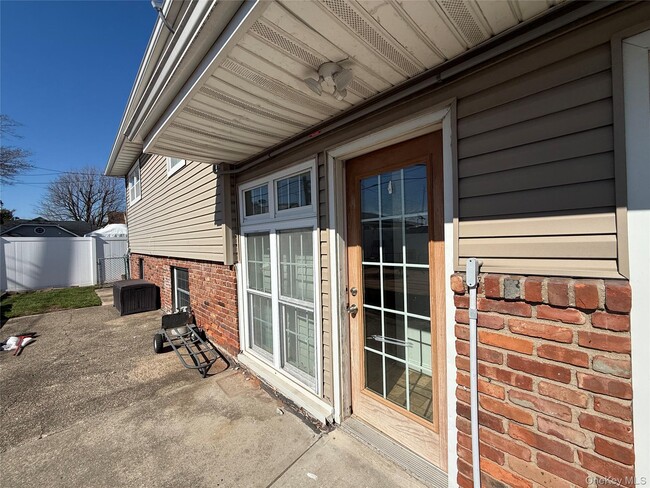 Building Photo - 73 Waterford Rd