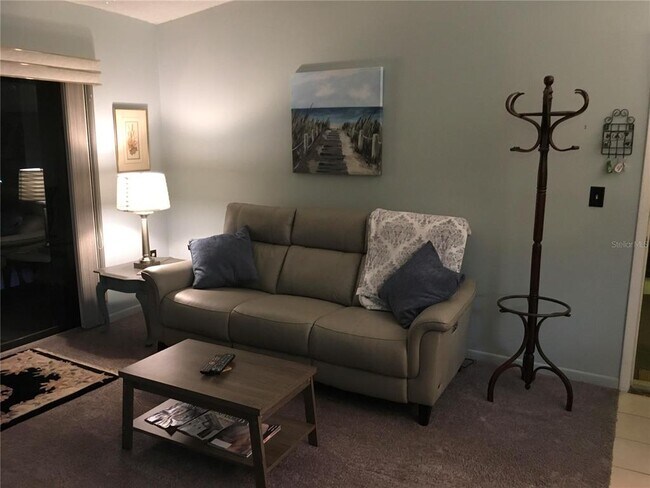 Building Photo - 2655 Pine Ridge Way N