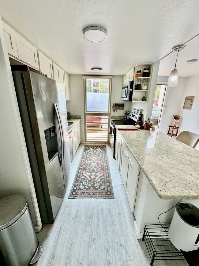 Building Photo - Available Now | Fully Furnished 1 Bedroom,...