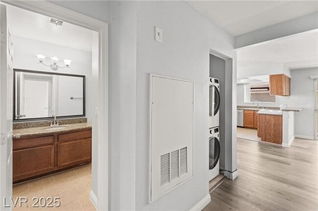 Building Photo - Stylish 2 Bedroom Condo in 89145