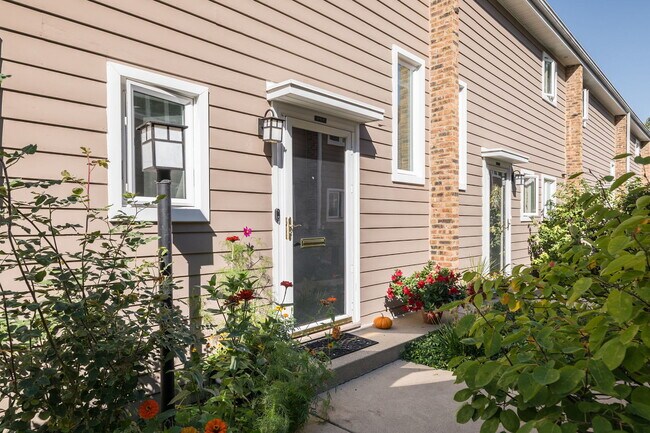 Primary Photo - 315 Hawthorn Ave