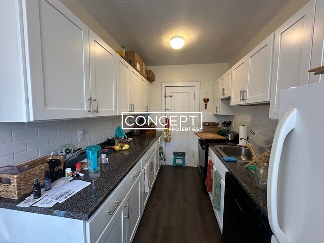 Building Photo - 2045 Commonwealth Ave