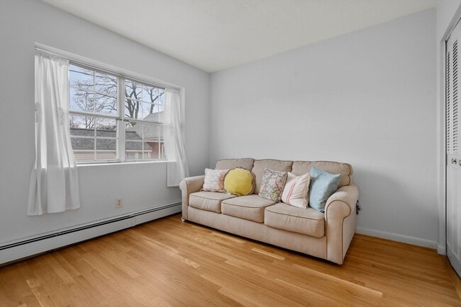 Building Photo - 8 Robinwood Ave