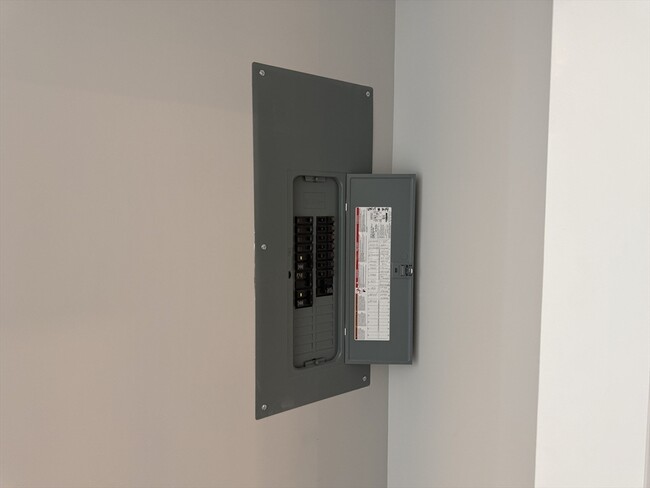 Building Photo - 251 Sladen St