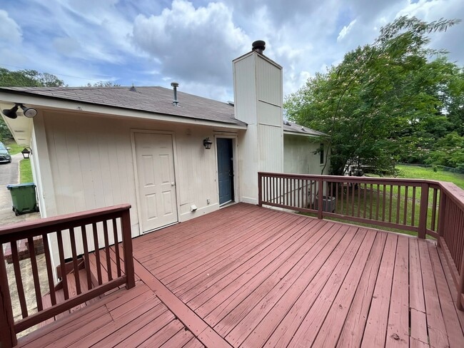 Building Photo - Hidden Gem in Holiday Park Subdivision!