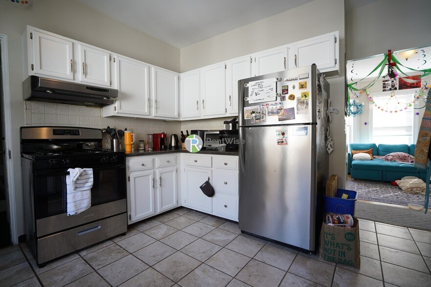 Building Photo - 27 Emery St