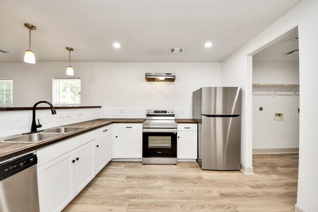 Building Photo - 2919 Rosedale St