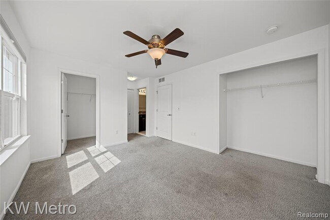 Building Photo - 4636 Bradley Cir