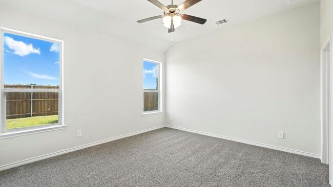 Building Photo - Welcome to this stunning 4-bed, 2-bath home with flex space, style, and comfort throughout!